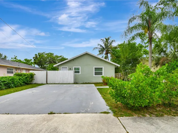 207 Caroline Drive, West Palm Beach, FL 33413