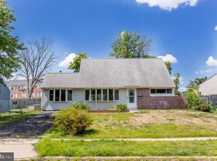 15 Violet Rd, Levittown, PA 19057