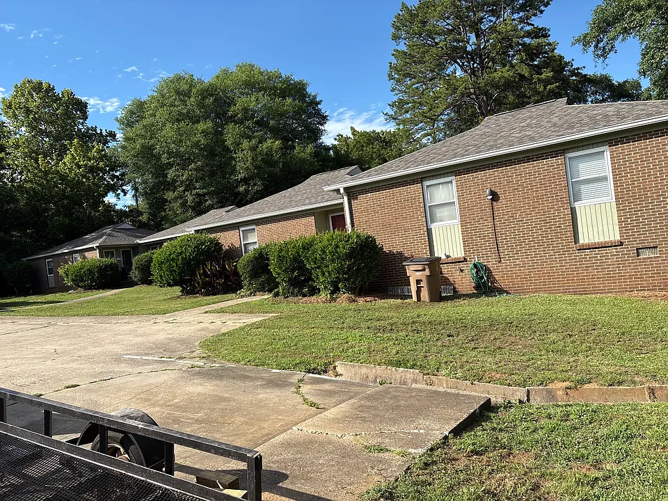 937 Kings Rd #B