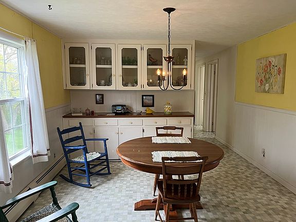 5th image of 78 Seven Oaks Ln