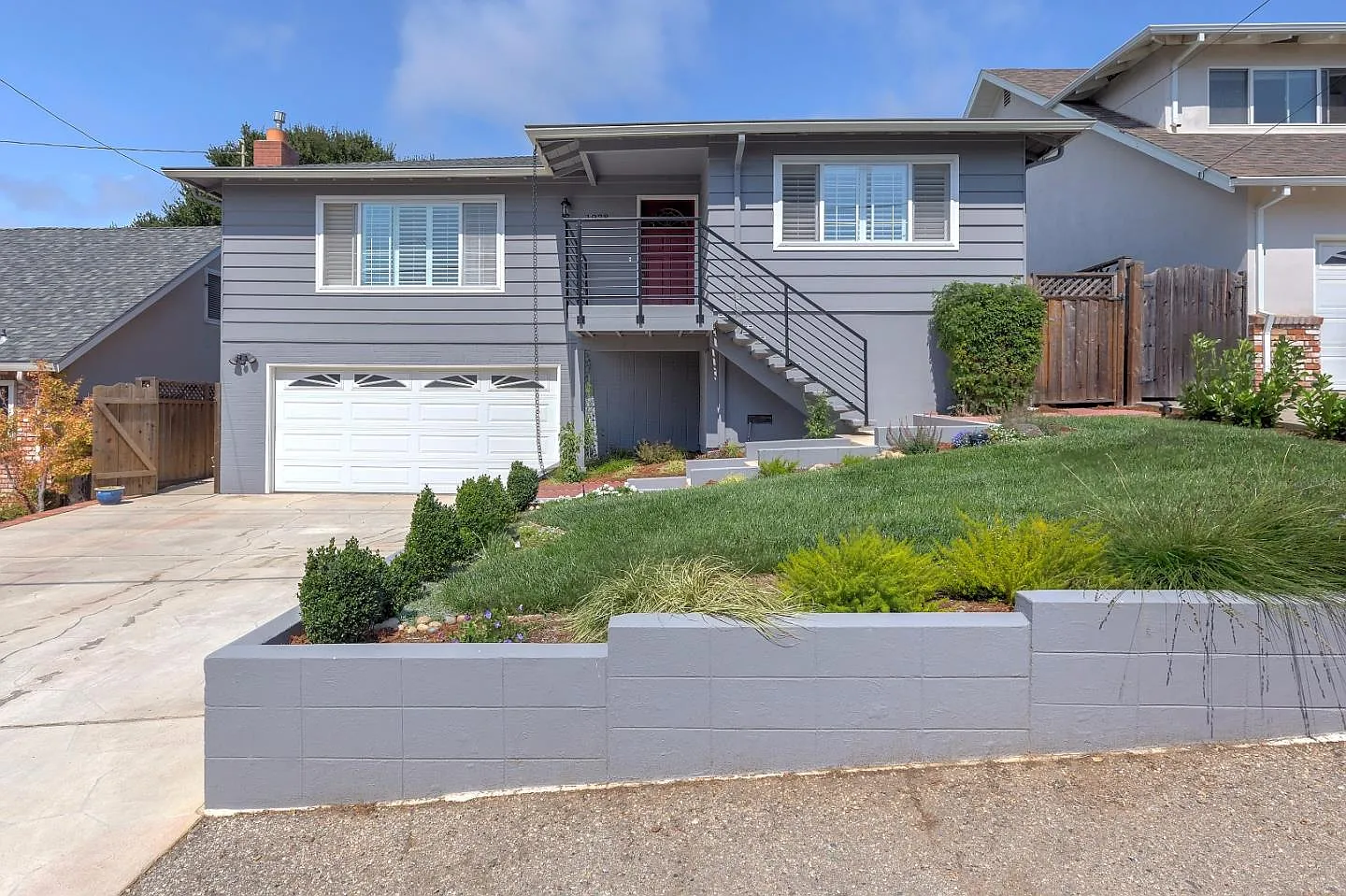 1928 Bayview Ave photo 1