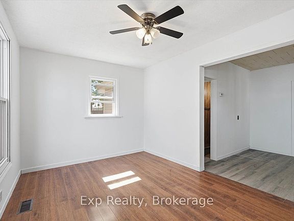 4th image of 34 Leonard Ave