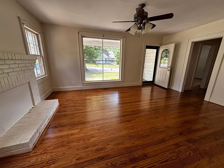 810 Kings Rd — Photo 5