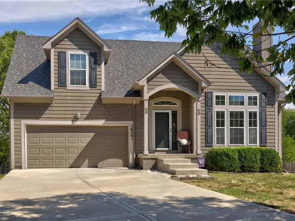 16201 W 158th St, Olathe, KS 66062