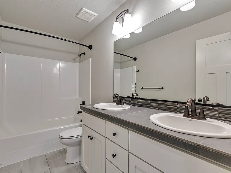 2073 Silverstone Dr — Photo 19