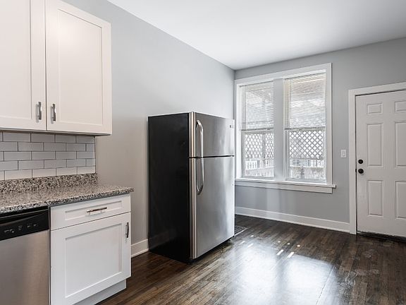 2nd image of 1922 N Wilmot Ave APT 2R