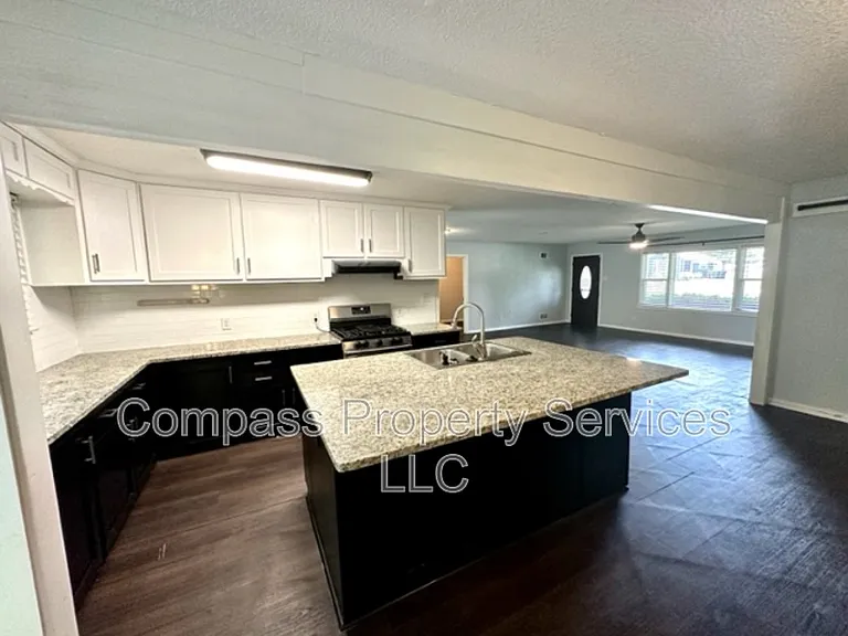 1317 Hillside St — Photo 9