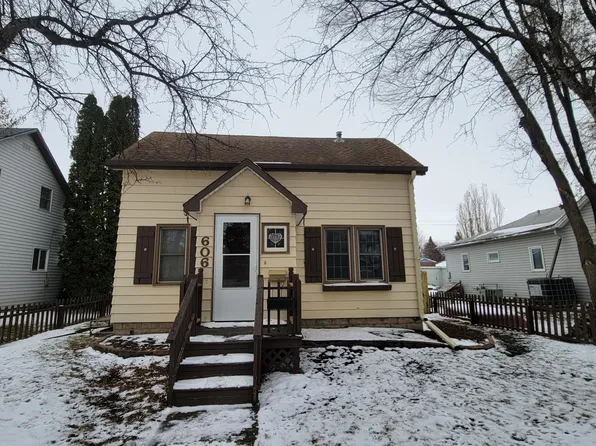 606 2nd St S, Wahpeton, ND 58075
