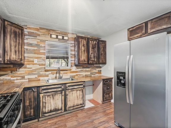 5th image of 7411 Wigfield Rd