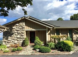 116 Country Ridge Rd, Hendersonville, NC 28739