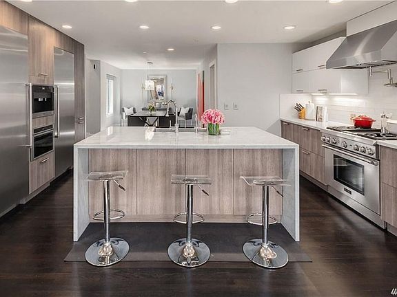 4th image of 1748 Bellevue Way NE #1
