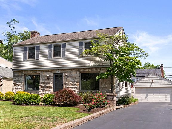 2nd image of 2762 Tremont Rd