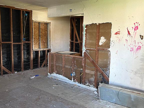 3rd image of 1001 W Buena Vista Avenue