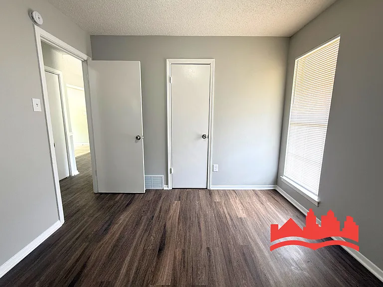 504 Elmfield Cv — Photo 14