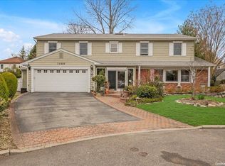 1560 Hewlett Heath Rd, Hewlett, NY 11557