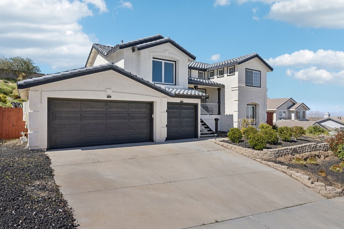 Juniper Tree Rd-L0203-001.jpg