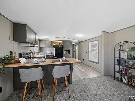 5th image of 8 Cedar Ridge Ct