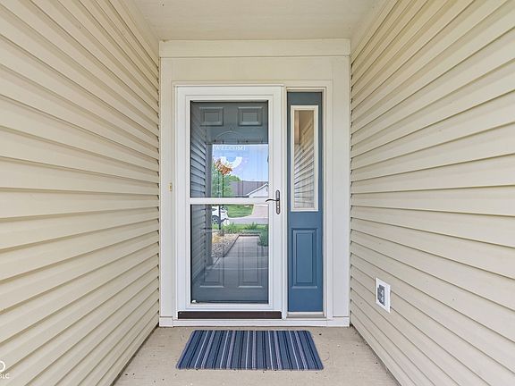 2nd image of 951 Tulip Way