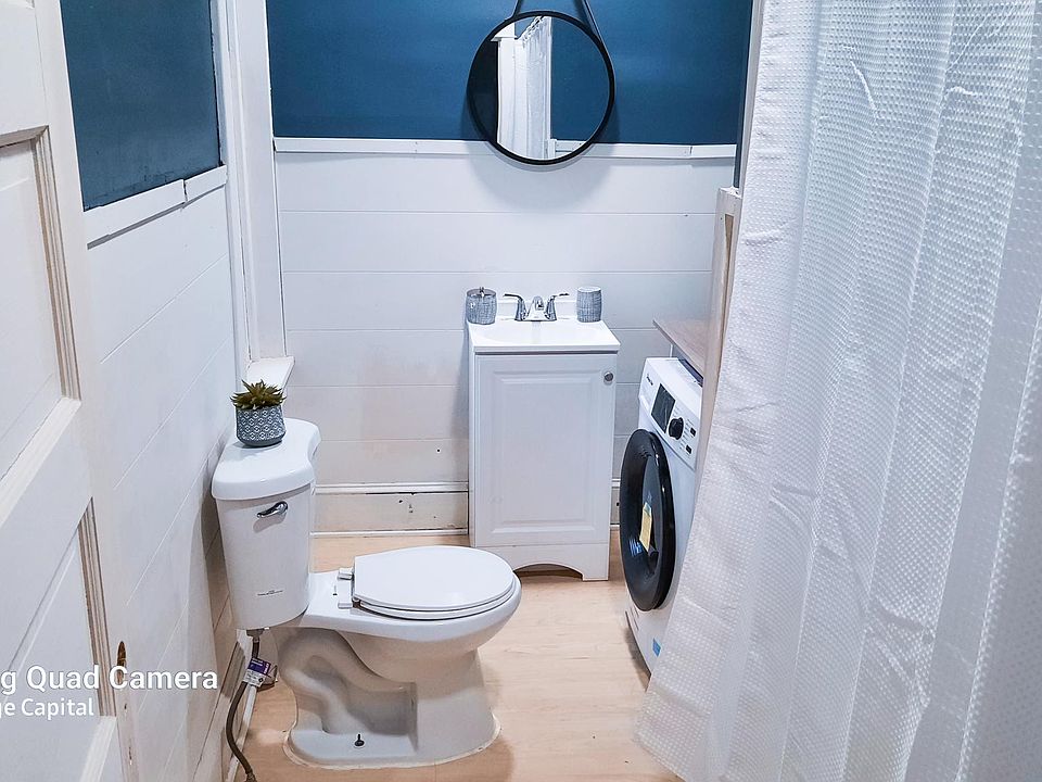 Spacious Bathroom with Washer / Dryer