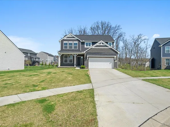 8249 Starina Ct, Brighton, MI 48116