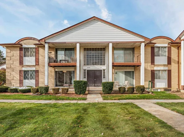 29304 Gloede St, Warren, MI 48088