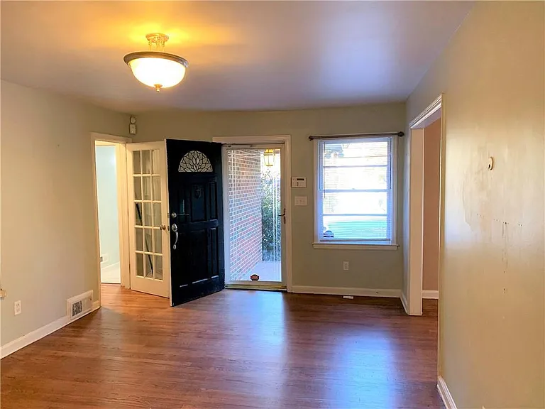 317 W Wieuca Rd NE — Photo 5