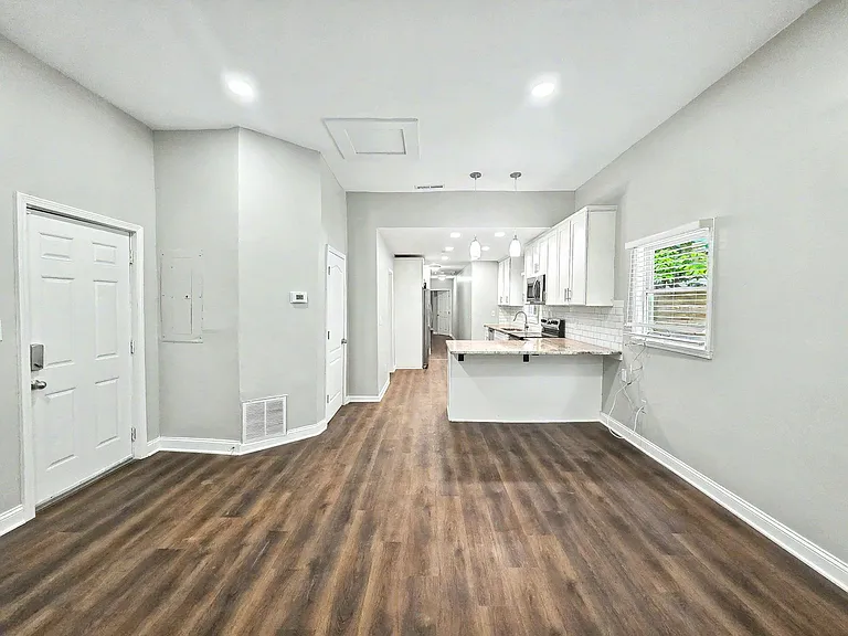 960 Sims St SW — Photo 12
