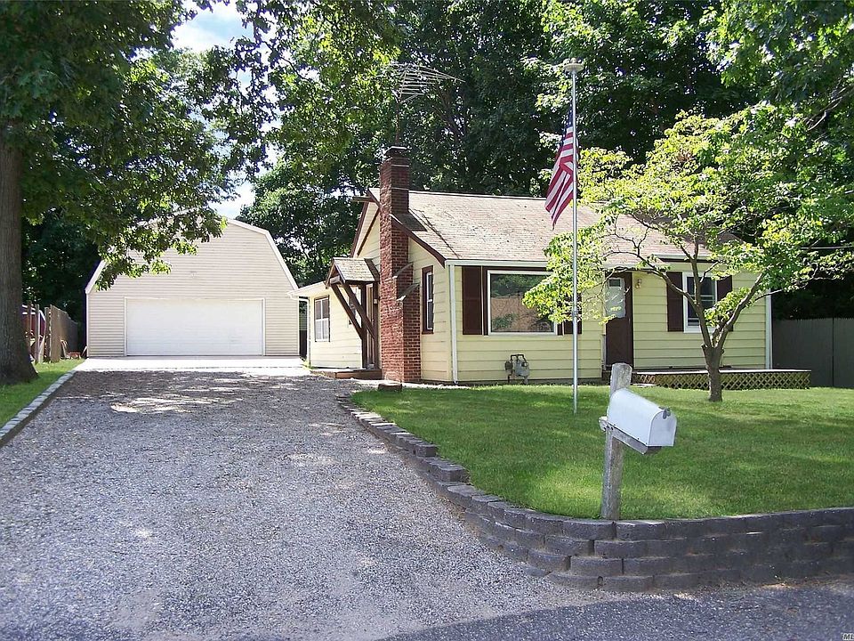1st image of 17 Kalmia St