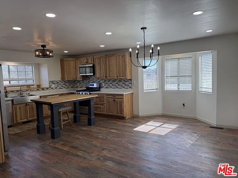 47041 Old Pioneer Town Rd — Photo 5