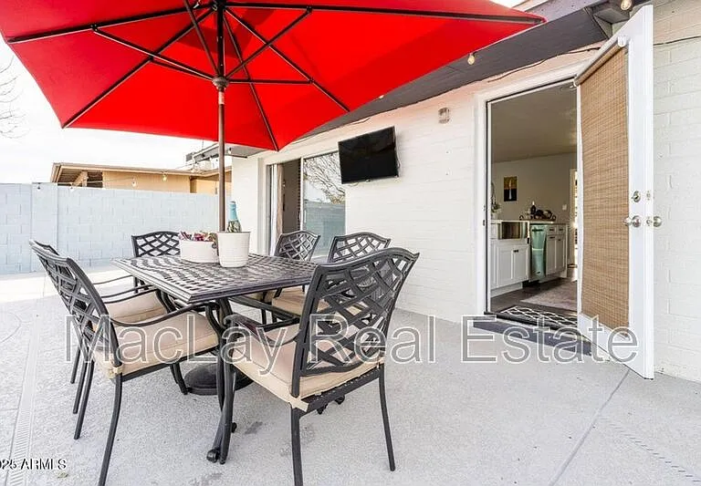 2430 E Hermosa Dr — Photo 11