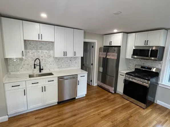 10 Lynn St #2, Salem, MA 01970