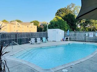 200 Woodlawn Ave APT 104, North Providence, RI 02904
