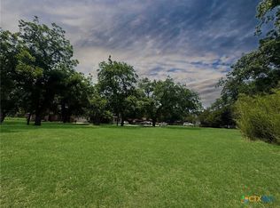 922 Booneville Ave, New Braunfels, TX 78130