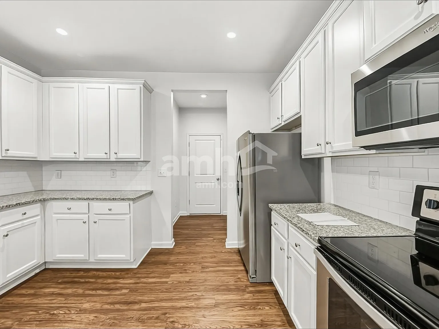 3 bed, 2.5 bath, 2010 sqft, $2,430 — Photo 3