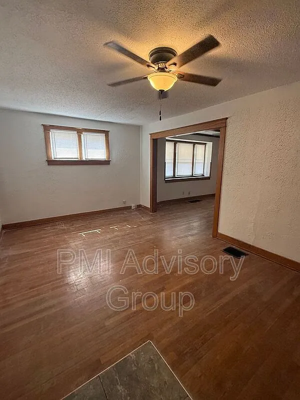 3 bed, 2.0 bath, 1382 sqft, $1,500 — Photo 2