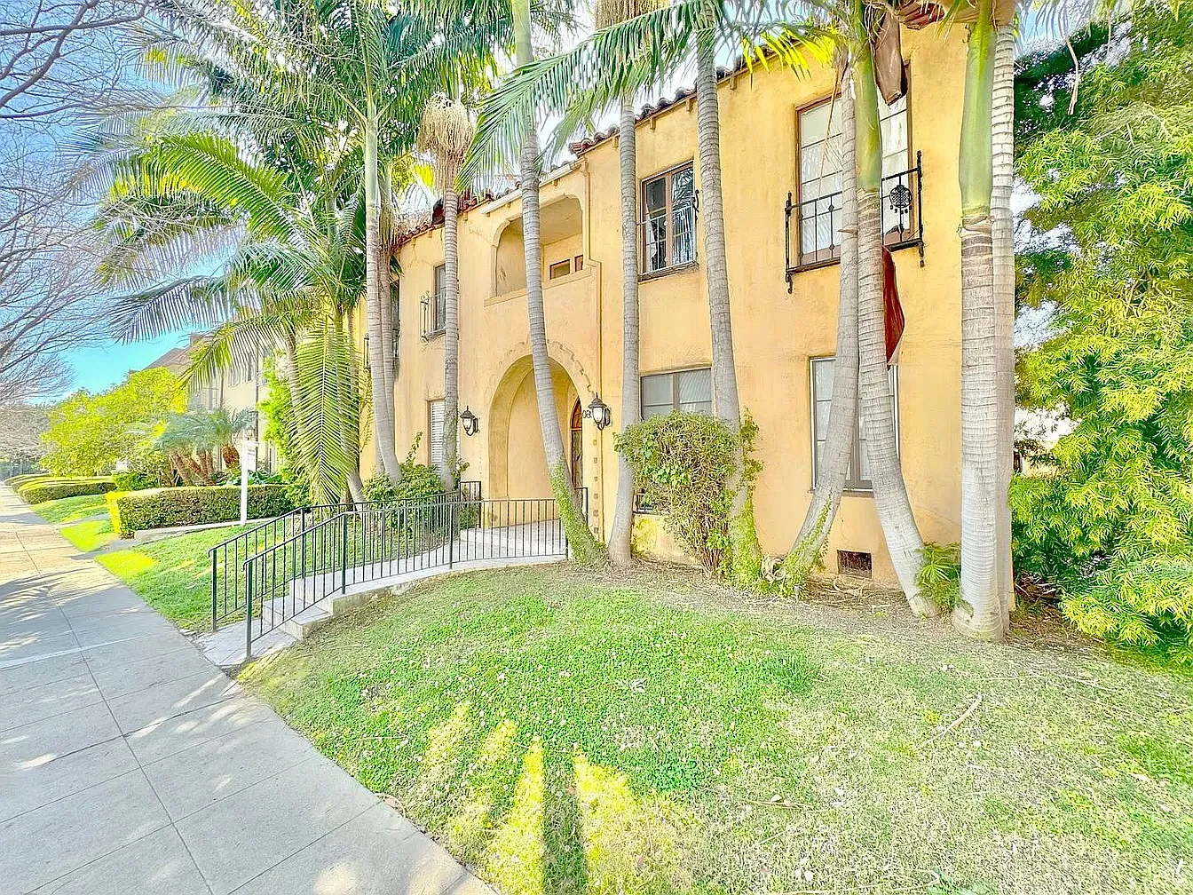 Reeves Apartments — Photo 1