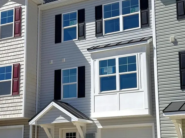 135 Olga Dr, Martinsburg, WV 25403