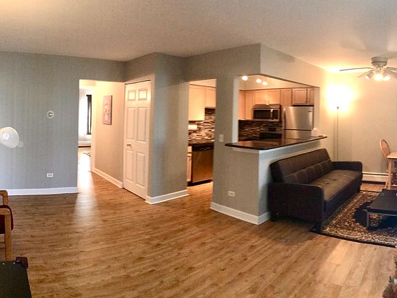 2nd image of 259 W Court Of Shorewood APT 1