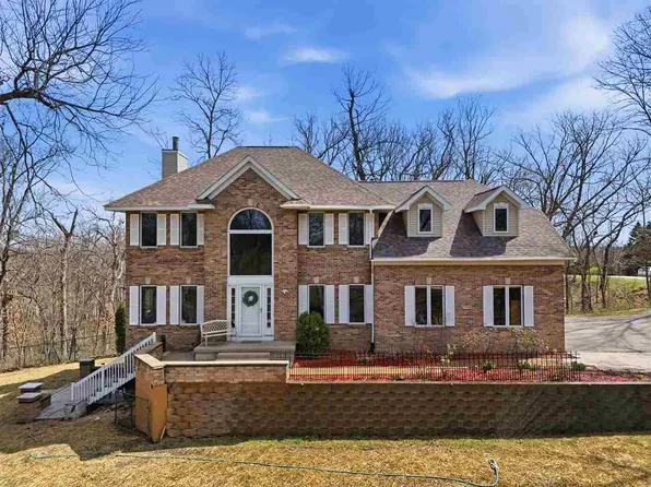 3256 Meadow Ridge Rd NE, Solon, IA 52333