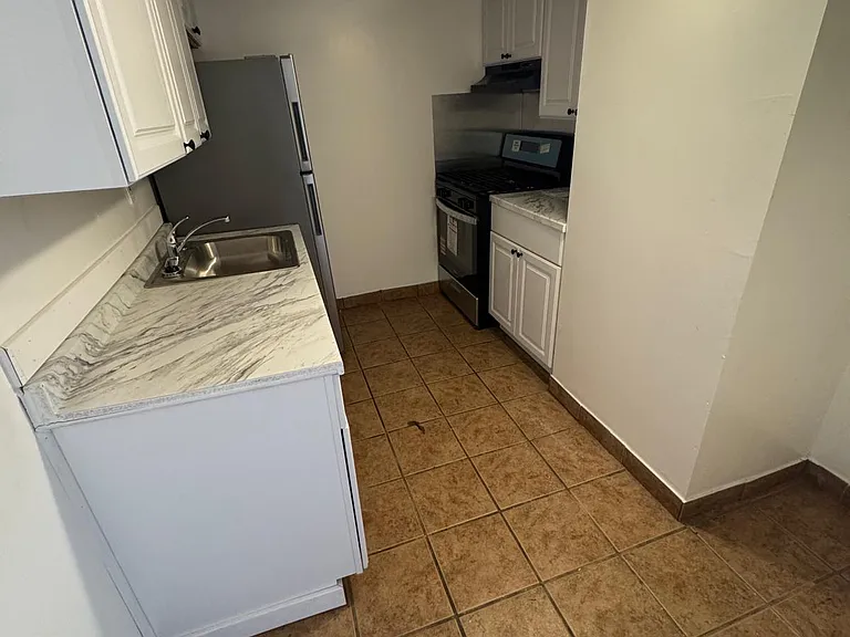 Clover Pl — Photo 1