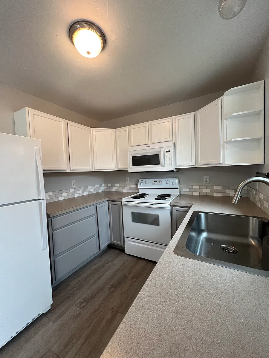 Building Photo - 105 E Lewis St #3