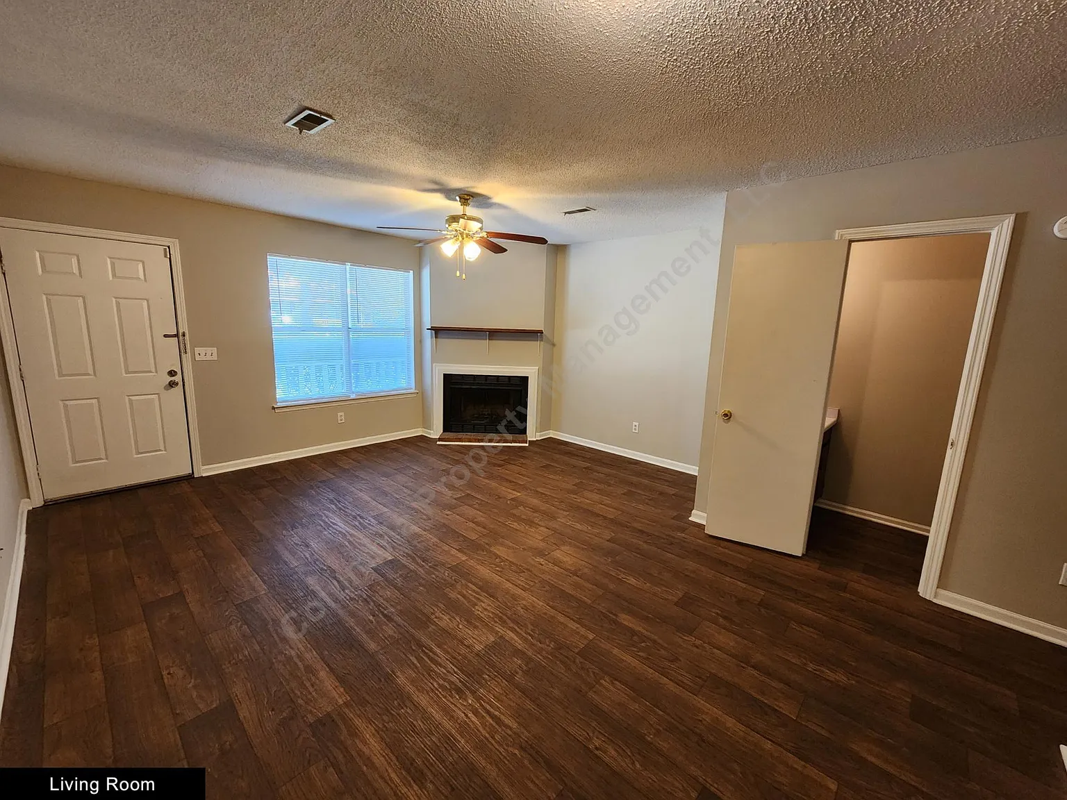 2 bed, 1.5 bath, 1000 sqft, $1,050 — Photo 3