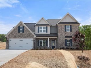 249 Enclave Dr, Clemmons, NC 27012