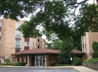 1101 S Hunt Club Dr APT 202, Mount Prospect, IL 60056