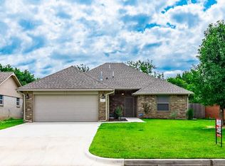 102 N Bristow Ave, Moore, OK 73160