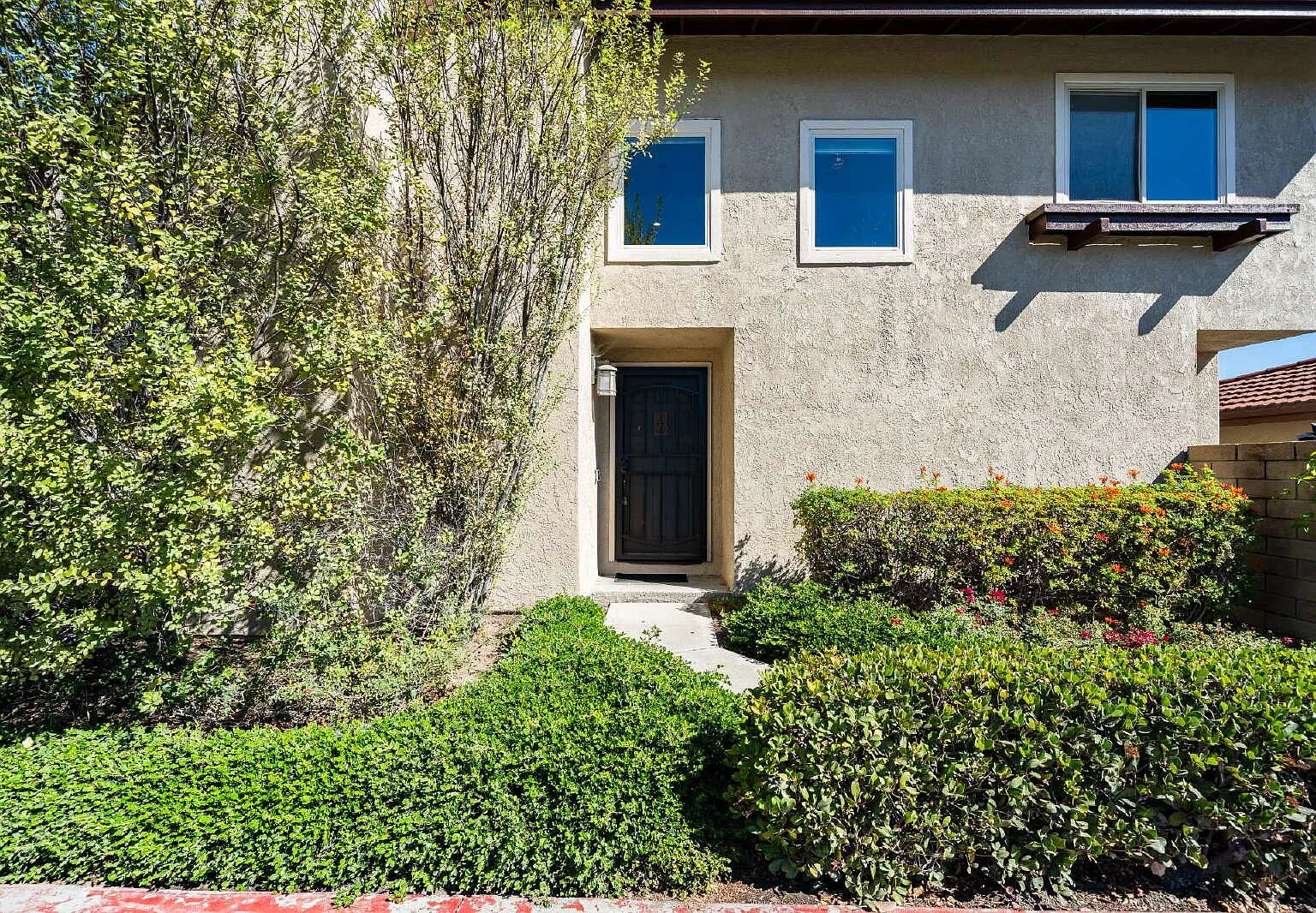3 bed, 2.5 bath, 1727 sqft, $5,700 — Photo 4