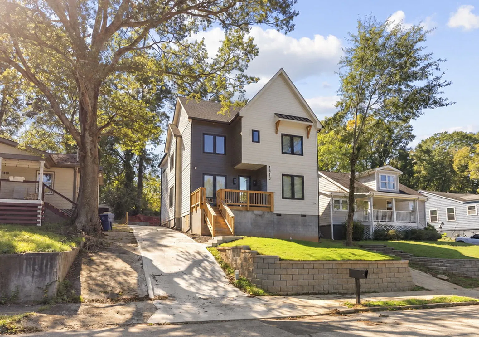 The Vaughn Residence — Photo 3