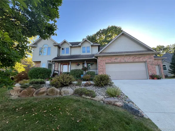 16184 Pine Lake Forest Dr, Linden, MI 48451