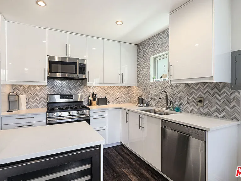 472 Rosecrans Ave — Photo 12