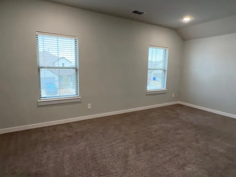 2604 Green River Rd — Photo 6